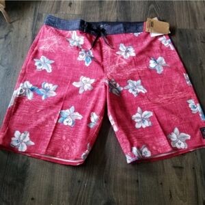 Vans HAWAII FLORAL Men 34 inch BOARDSHORTS Swim Trunks Red 042025